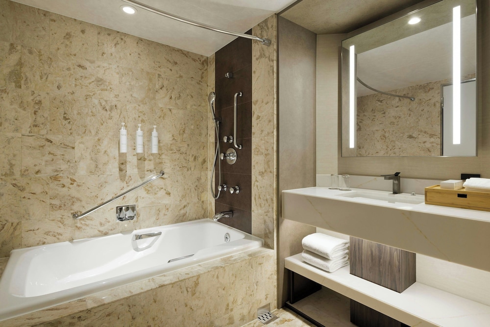 プレミアム スタジオ キングベッド 1 台 バスルーム2 | コートヤード・マリオット銀座東武ホテル