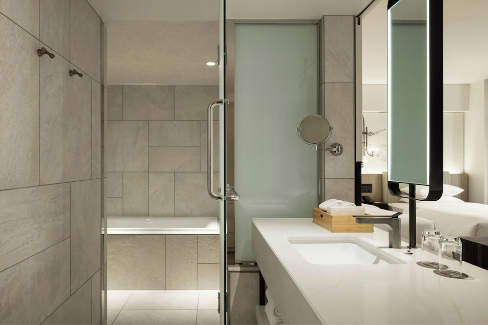 プレミアム スタジオ シングルベッド 2 台 バスルーム0 | コートヤード・マリオット銀座東武ホテル