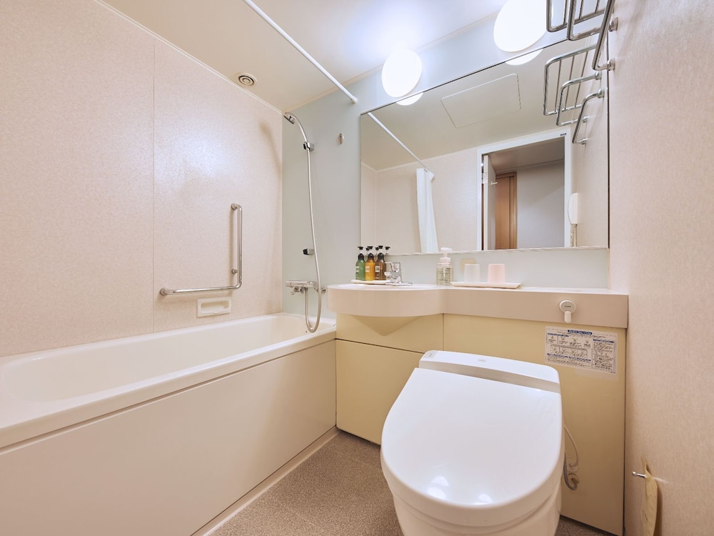 本館 スタンダードフロア レギュラーツインルーム 禁煙 バスルーム0 | 都ホテル 京都八条