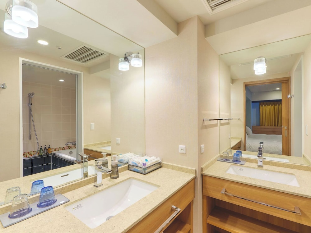 デラックスファミリールーム 禁煙 バスルーム0 | 都ホテル 京都八条