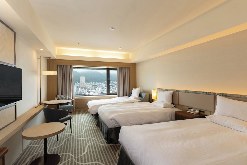 [禁煙] スカイビューフロアデラックストリプル 28~33階 3名利用 客室3 | ホテルオークラ神戸