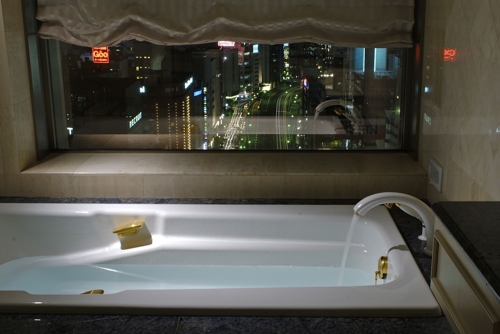 デラックス コーナーツインルーム(禁煙 )クラブラウンジ利用可 バスルーム3 | 第一ホテル東京