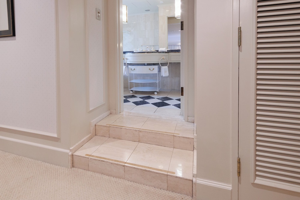 デラックス コーナーツインルーム(禁煙 )クラブラウンジ利用可 バスルーム2 | 第一ホテル東京