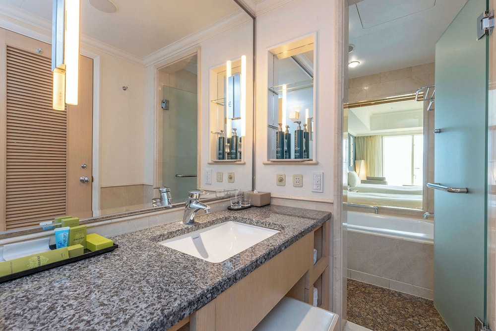 【レインボーブリッジ側&ラウンジ特典付】プレミアムエグゼクティブツインルーム(禁煙・40㎡) バスルーム0 | ヒルトン東京お台場