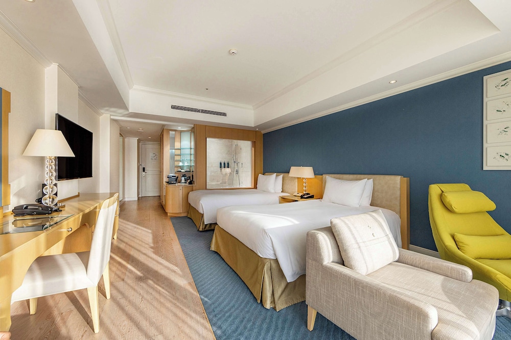 【レインボーブリッジ側&ラウンジ特典付】プレミアムエグゼクティブツインルーム(禁煙・40㎡) リビング エリア0 | ヒルトン東京お台場