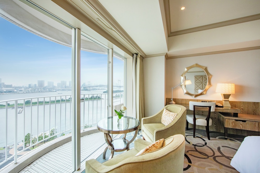 【レインボーブリッジ側】プレミアムデラックス キングルーム（禁煙・40㎡） 部屋からの景観0 | ヒルトン東京お台場