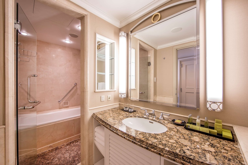 デラックスキングルーム(禁煙・40㎡) バスルーム2 | ヒルトン東京お台場