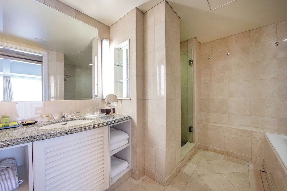 【レインボーブリッジ&東京タワービュー、ラウンジ特典付】ワンベッドルームスイート ツイン(禁煙・80㎡) バスルーム0 | ヒルトン東京お台場