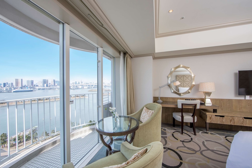 【レインボーブリッジ側】スーペリアデラックス キングルーム(禁煙・40㎡) バルコニーからの眺望0 | ヒルトン東京お台場