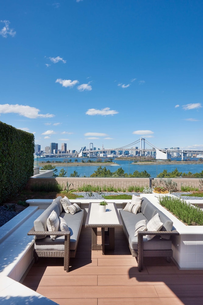 【レインボーブリッジ&東京タワービュー、ラウンジ特典付】エグゼクティブキングルーム(禁煙・40㎡) エグゼクティブ ラウンジ0 | ヒルトン東京お台場