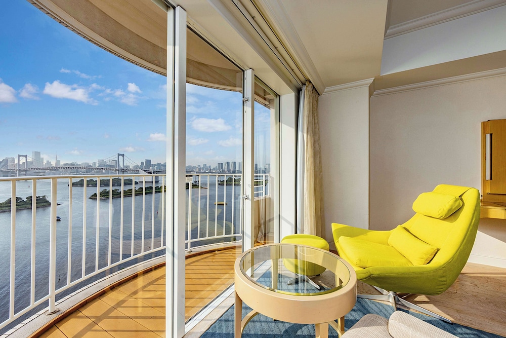 【レインボーブリッジ側&ラウンジ特典付】プレミアムエグゼクティブツインルーム(禁煙・40㎡) 部屋からの景観1 | ヒルトン東京お台場