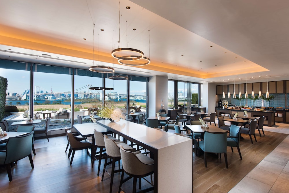 【レインボーブリッジ&東京タワービュー、ラウンジ特典付】エグゼクティブキングルーム(禁煙・40㎡) エグゼクティブ ラウンジ2 | ヒルトン東京お台場