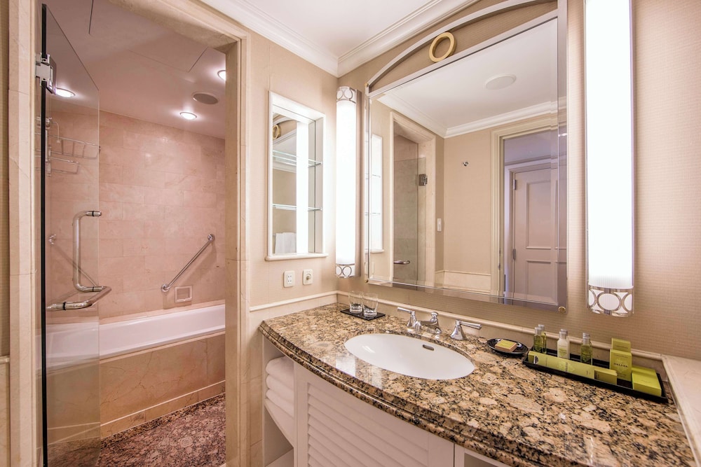 デラックスキングルーム(禁煙・40㎡) バスルーム0 | ヒルトン東京お台場