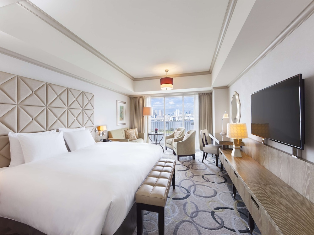 【レインボーブリッジ側】スーペリアデラックス キングルーム(禁煙・40㎡) 客室2 | ヒルトン東京お台場