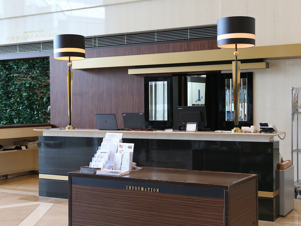 コンシェルジュ デスク1 | アパホテル＆リゾート〈東京ベイ幕張〉