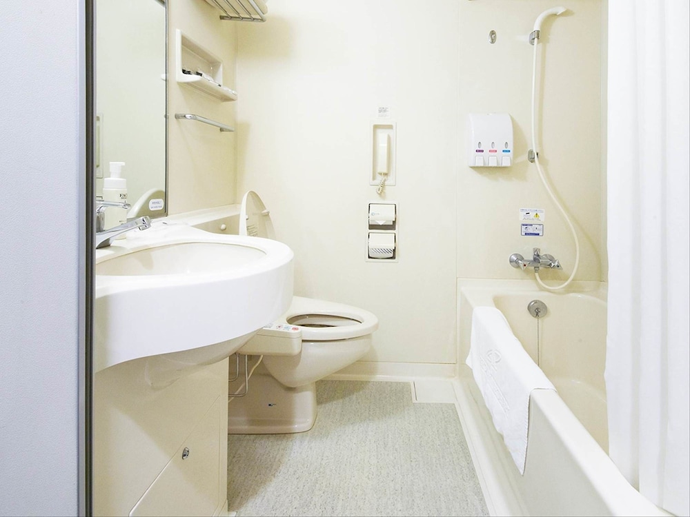 お部屋お任せ 喫煙可 (ベッドタイプ・台数指定不可、お子様料金についてはホテルポリシー欄詳細をご覧ください) バスルーム1 | アパホテル＆リゾート〈東京ベイ幕張〉