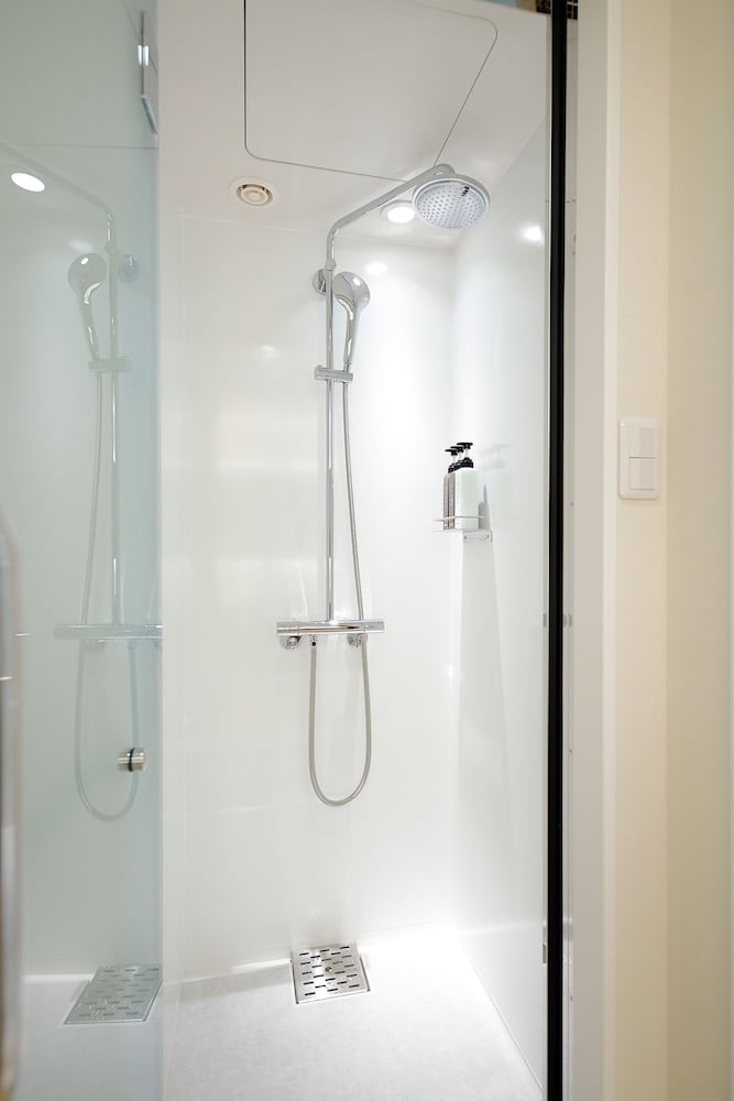 ファミリーデラックスルーム 禁煙 (4名利用) バスルーム1 | ホテルグランヴィア 岡山