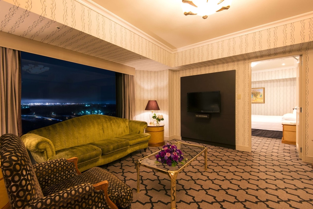 スイートキングルーム 客室3 | ヒルトン成田