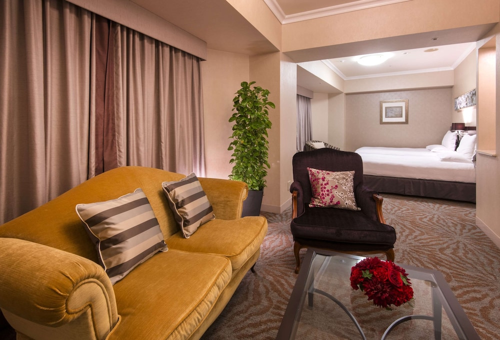 ジュニアスイートツインルーム リビング エリア2 | ヒルトン成田