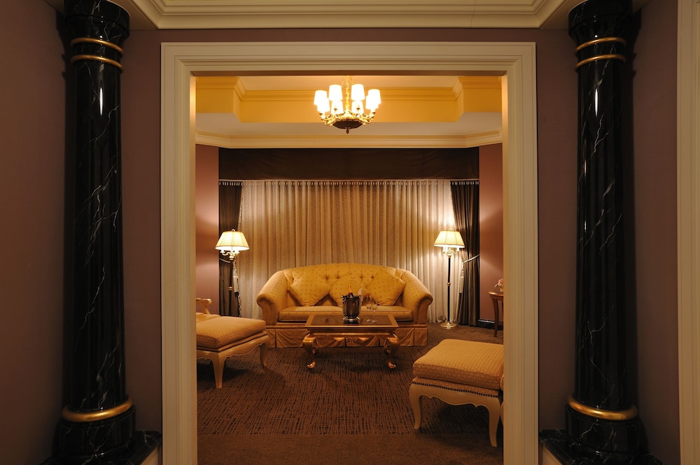 ロイヤルスイートキングルーム 客室1 | ヒルトン成田