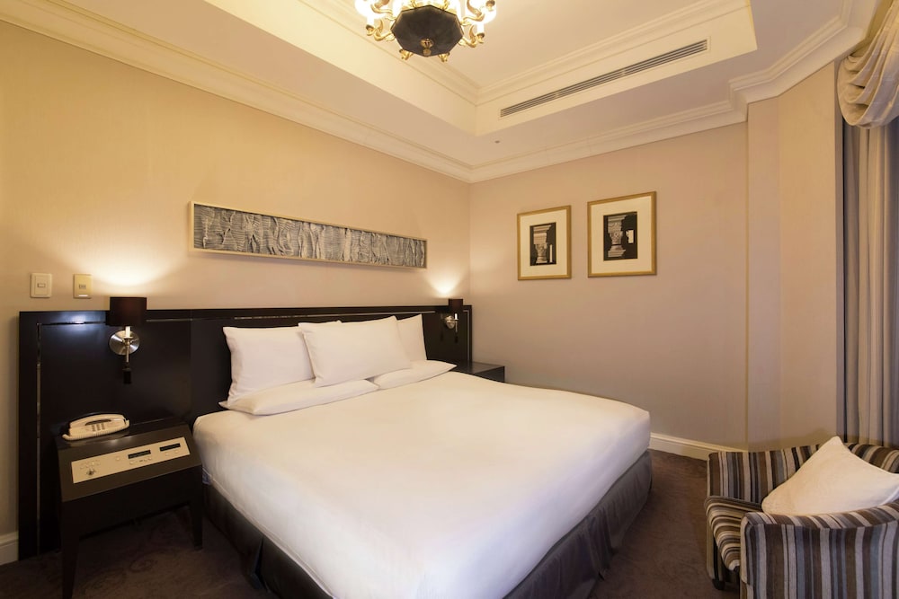 ロイヤルスイートキングルーム 客室2 | ヒルトン成田