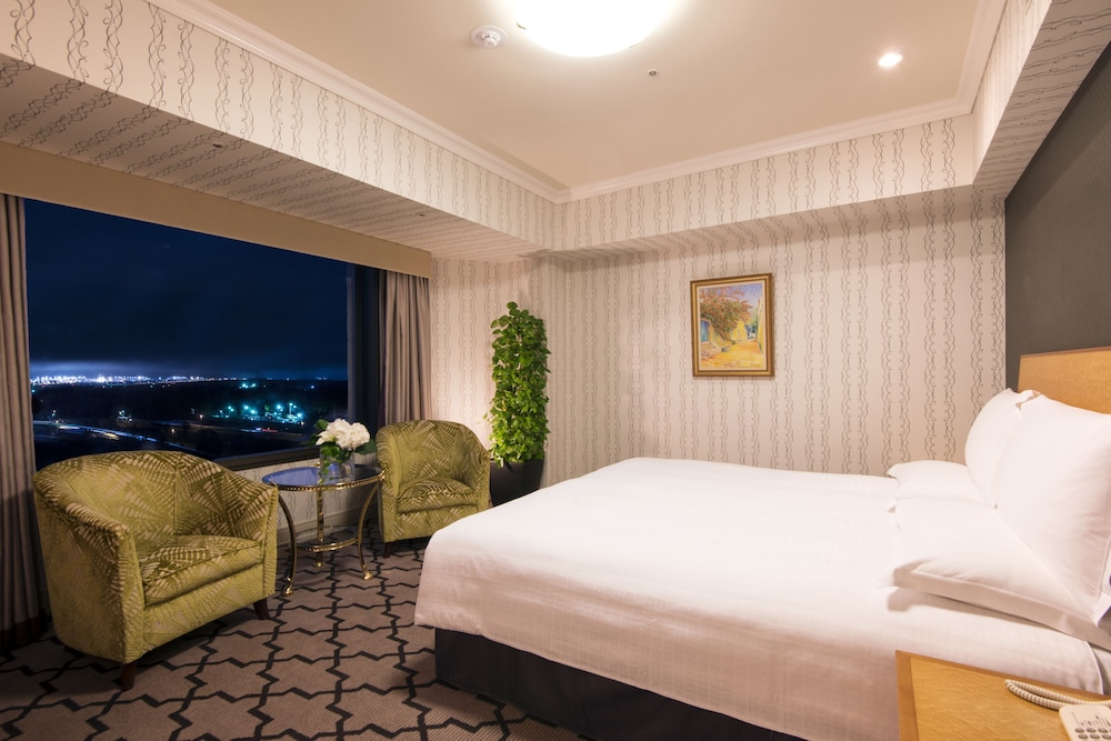 スイートツインルーム 客室1 | ヒルトン成田