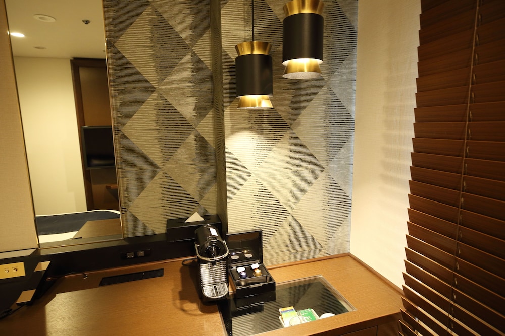 S−Classツ イン 高層階 禁煙 ミニバー0 | 神戸三宮 東急REIホテル