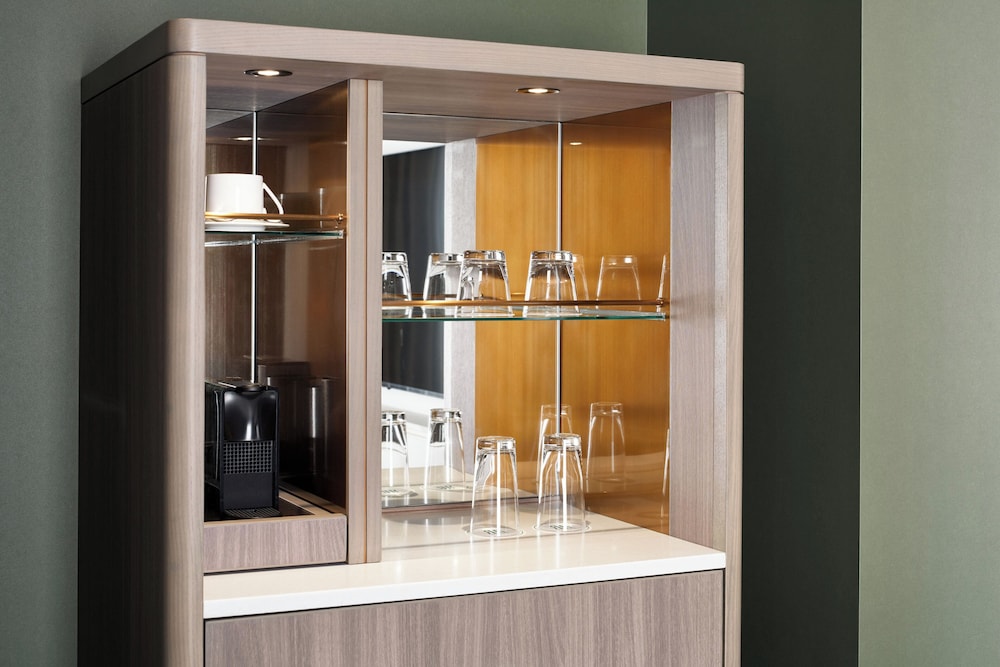 スタンダード ルーム キングベッド 1 台 | リーガロイヤルホテル大阪 ヴィニェット コレクション by IHG