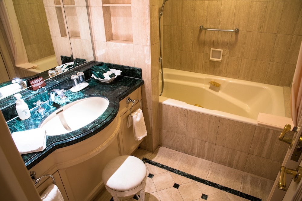 ラグジュアリー ダブルルーム 禁煙 (extra beds for person over age of 4) バスルーム0 | リーガロイヤルホテル 東京