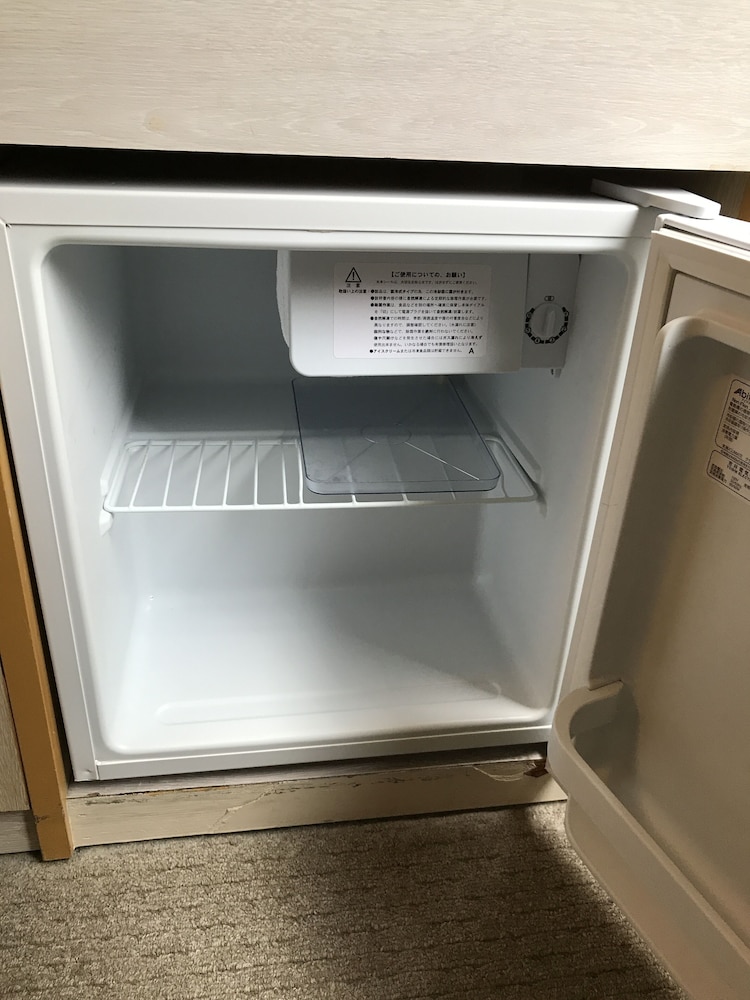 スモールダブルルーム ダブルベッド1台 禁煙 (13.4 ㎡) 客室の設備とサービス0 | スマイルホテル下関