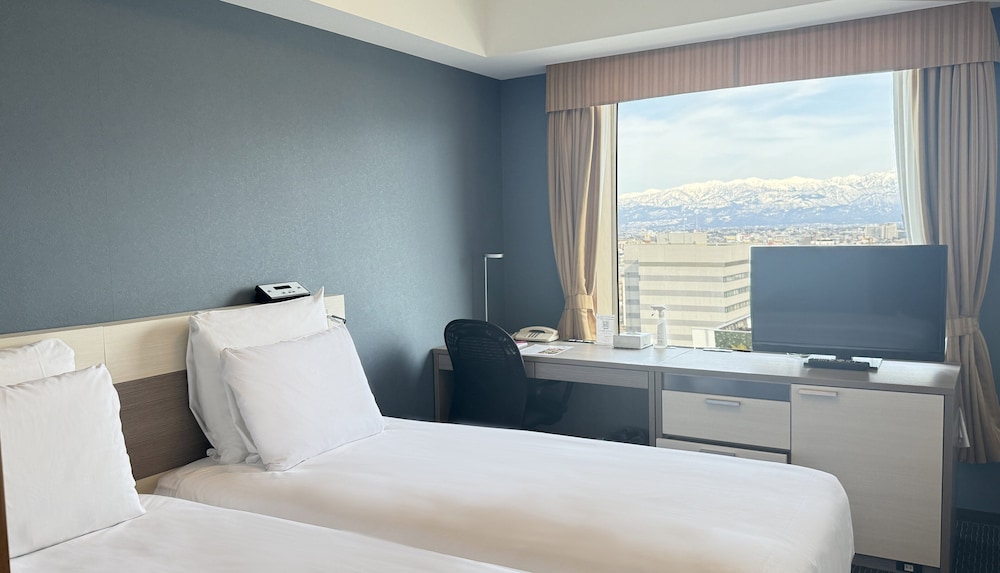 スタンダード ルーム シングルベッド 2 台 マウンテンビュー 部屋からの景観0 | ANAクラウンプラザホテル富山 by IHG