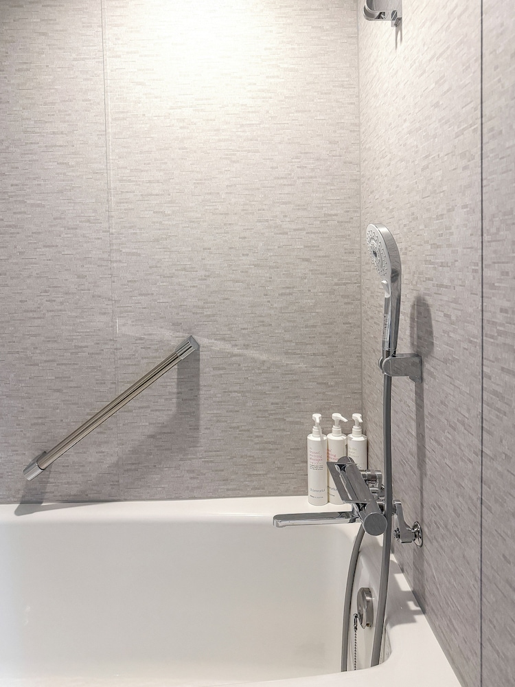 ルーム シングルベッド 2 台 バスルームの設備0 | 神戸マリオットホテル