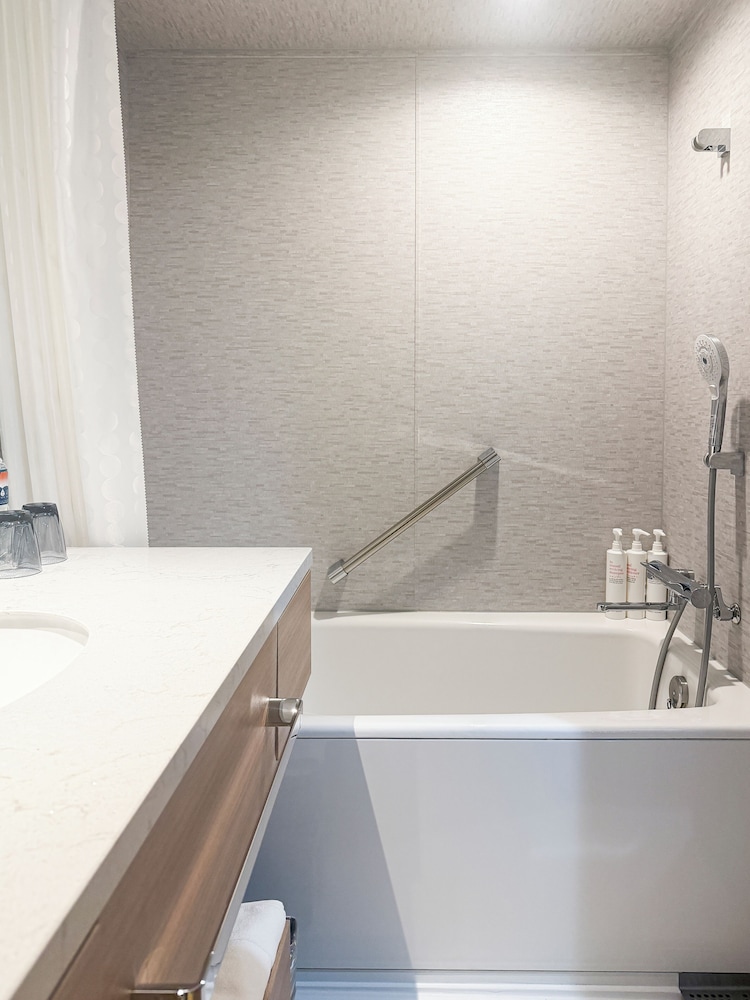 ルーム シングルベッド 2 台 バスルーム1 | 神戸マリオットホテル