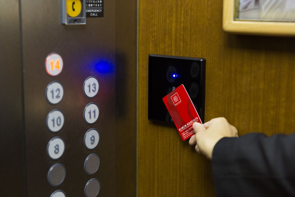 スーペリアハリウッドツイン 禁煙 (13-14階) 客室2 | 新大阪江坂東急REIホテル