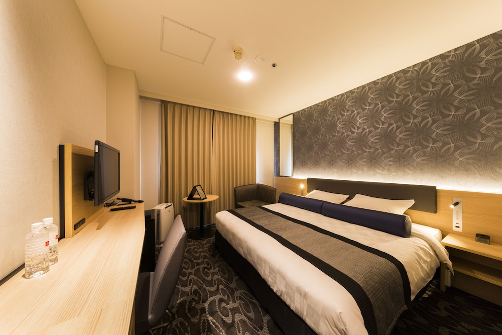 スーペリアキング 禁煙(13-14階、ベッドサイズ180 cm) 客室1 | 新大阪江坂東急REIホテル