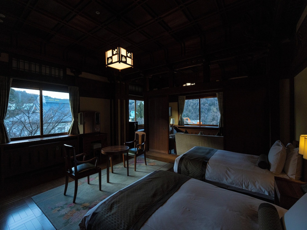 花御殿 ヘリテイジルーム 菊 客室2 | 富士屋ホテル