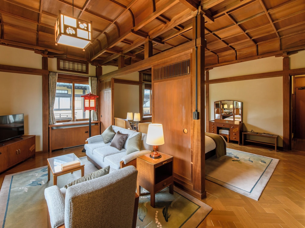 花御殿 ジュニアスイート 客室2 | 富士屋ホテル