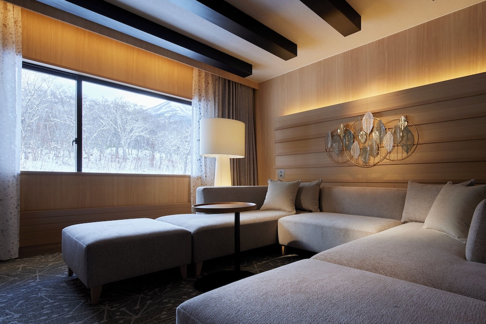 デラックス スイート 禁煙 リビング エリア0 | ニセコノーザンリゾート・アンヌプリ