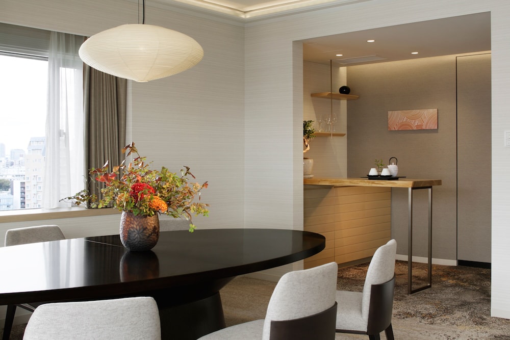 (クラブフロア) グランドスイート ツイン ラウンジ利用込 禁煙 リビング エリア2 | グランドプリンスホテル高輪