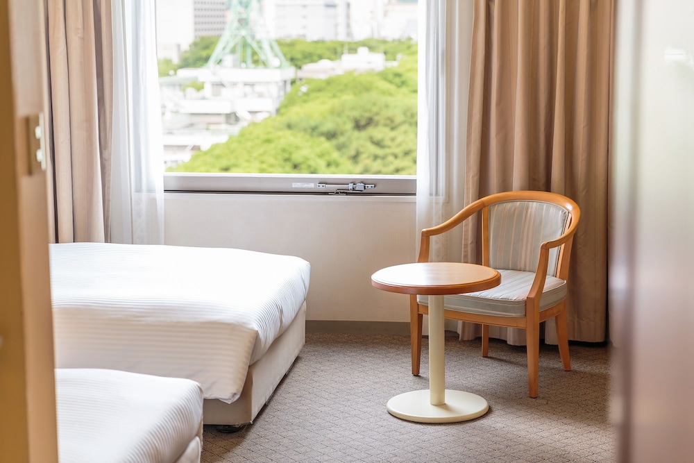 スーペリアツイン キャッスルビュー 禁煙 (25.68sqm) 客室1 | ホテルマイステイズ松山