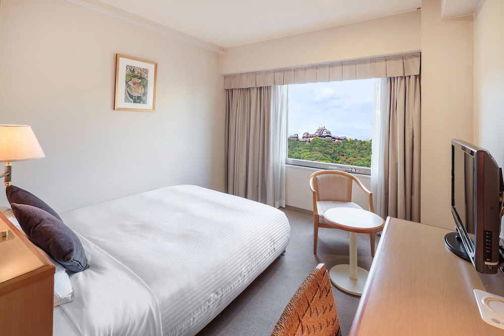 スタンダードクイーン キャッスルビュー 禁煙 (20.18sqm) | ホテルマイステイズ松山