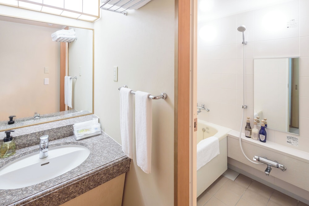 和室 禁煙 (34.77sqm) バスルーム0 | ホテルマイステイズ松山