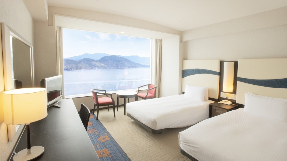 [16~17階] 禁煙 プレミアムフロア ツインルーム 部屋からの景観2 | グランドプリンスホテル広島