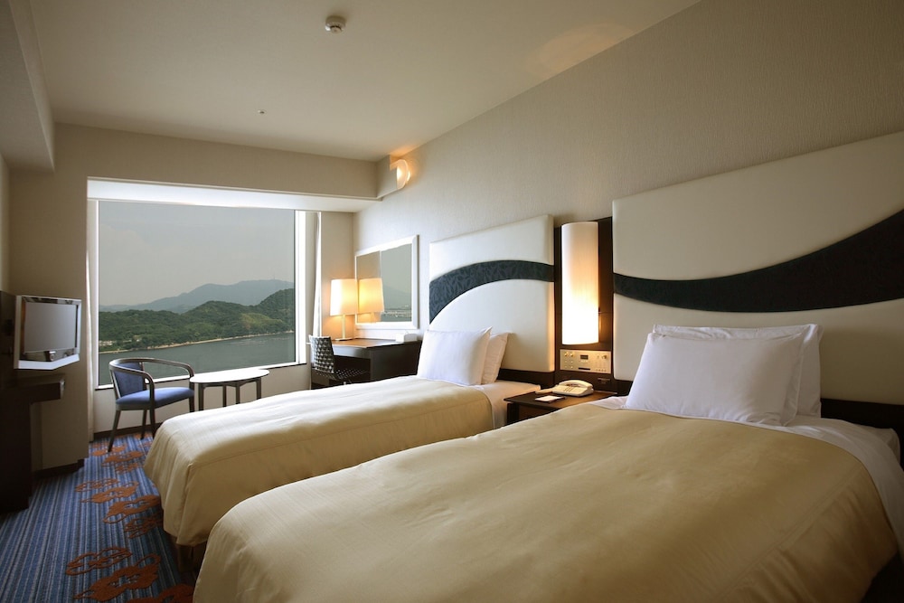 [16~17階] 禁煙 プレミアムフロア ツインルーム 客室1 | グランドプリンスホテル広島