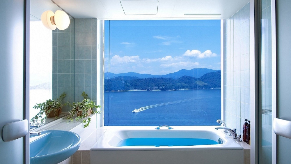 [18・19階] 禁煙 G7クラブフロア ラグジュアリー ビューバス付 バスルーム1 | グランドプリンスホテル広島