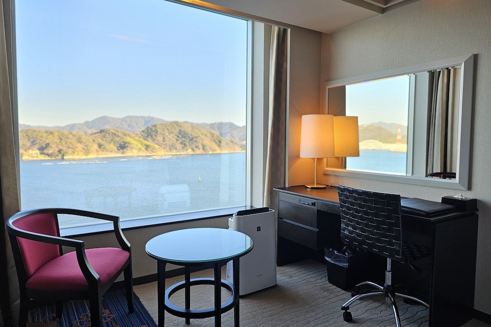 [16~17階] 禁煙 プレミアムフロア ツインルーム 客室2 | グランドプリンスホテル広島