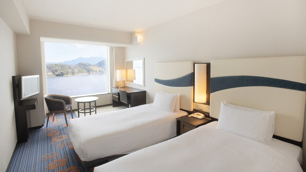 [16~17階] 禁煙 プレミアムフロア ツインルーム 部屋からの景観1 | グランドプリンスホテル広島