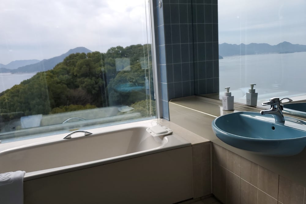 [18・19階] 禁煙 G7クラブフロア ラグジュアリー ビューバス付 バスルーム0 | グランドプリンスホテル広島