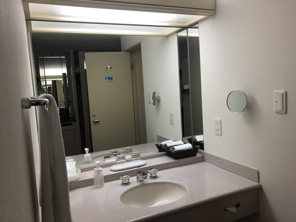 スーペリア ダブルルーム 喫煙可 ベイビュー バスルーム2 | スターゲイトホテル関西エアポート