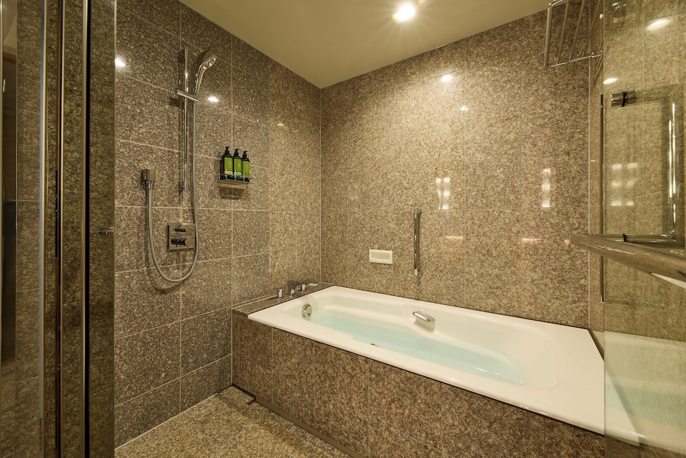 コンフォートスーペリアツイン 禁煙 バスルーム1 | セルリアンタワー東急ホテル